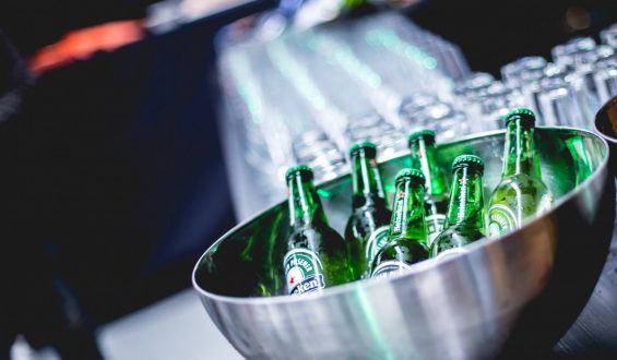 Bierbrouwer Heineken profiteert van warme zomermaanden