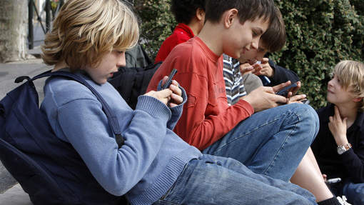 Mobieltjes van kinderen massaal gecontroleerd door ouders