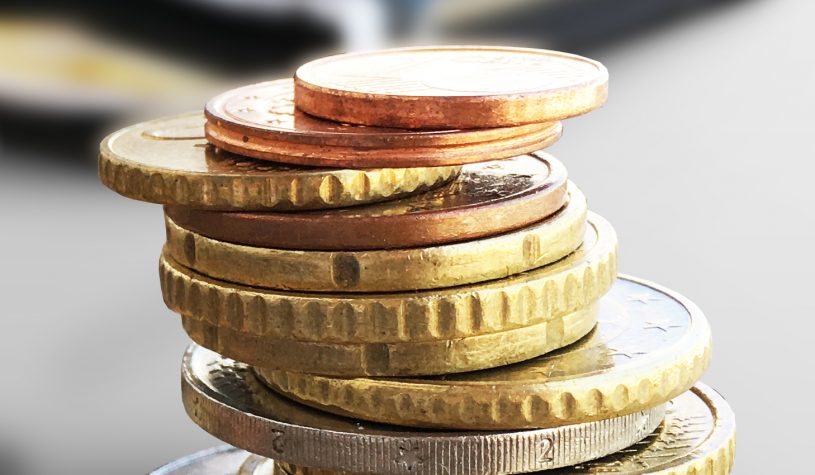 Een cashloze maatschappij: betalen voor geld opnemen