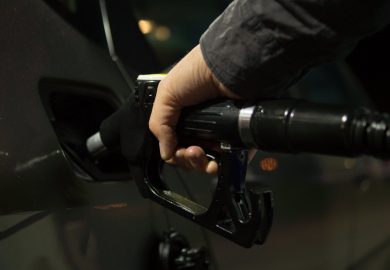 Benzine wordt wéér duurder